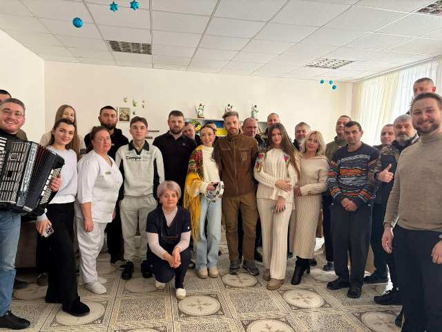 Спільне фото з нашими захисниками